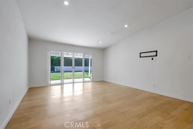 Detail Gallery Image 31 of 65 For 24216 Calvert St, Woodland Hills,  CA 91367 - 5 Beds | 3/1 Baths