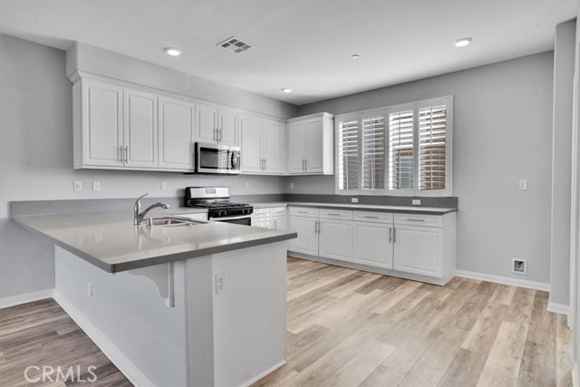 Detail Gallery Image 14 of 28 For 14402 Kabana Ln #2,  Gardena,  CA 90247 - 3 Beds | 4 Baths