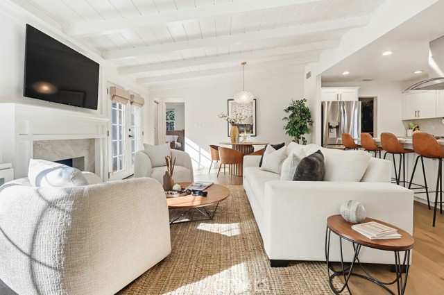 Detail Gallery Image 2 of 34 For 12308 La Maida St, Valley Village,  CA 91607 - 3 Beds | 2 Baths