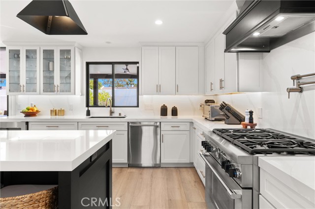 19582 Summer Breeze Lane, Huntington Beach CA: https://media.crmls.org/medias/3d056cf6-1def-4e67-908c-37d73cf47a23.jpg