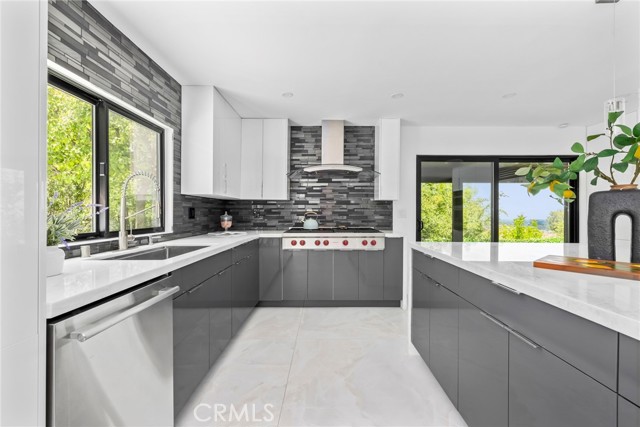 Detail Gallery Image 11 of 35 For 20101 Greenbriar Dr, Tarzana,  CA 91356 - 5 Beds | 4 Baths