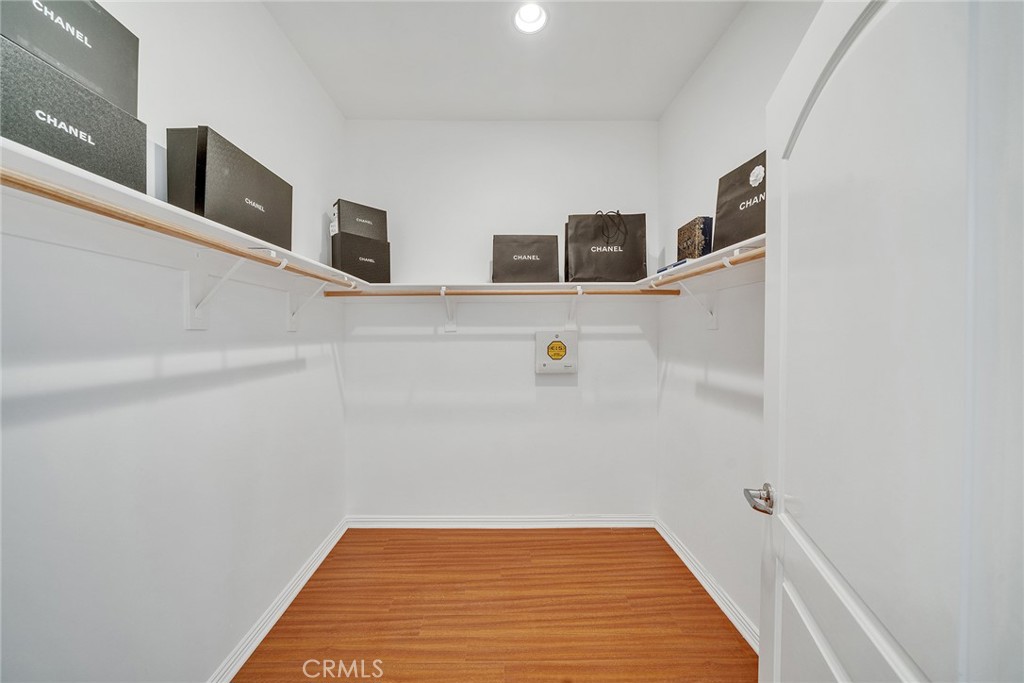 https://media.crmls.org/medias/3d067340-a6d9-4e09-95b2-105e4716b439.jpg?preset=X-Large