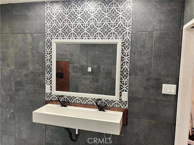 Detail Gallery Image 3 of 43 For 1818 W 81st, Los Angeles,  CA 90047 - 4 Beds | 3/1 Baths