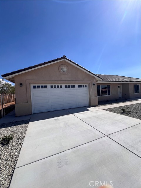 Detail Gallery Image 2 of 12 For 21421 Pah-Ute, Apple Valley,  CA 92308 - 4 Beds | 2 Baths