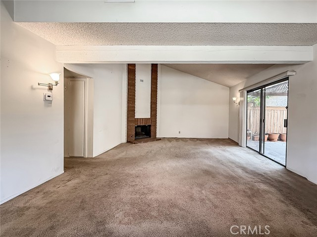 20027 Community Street, Winnetka CA: https://media.crmls.org/medias/3d071262-7118-48d1-b2af-06fb5159112d.jpg
