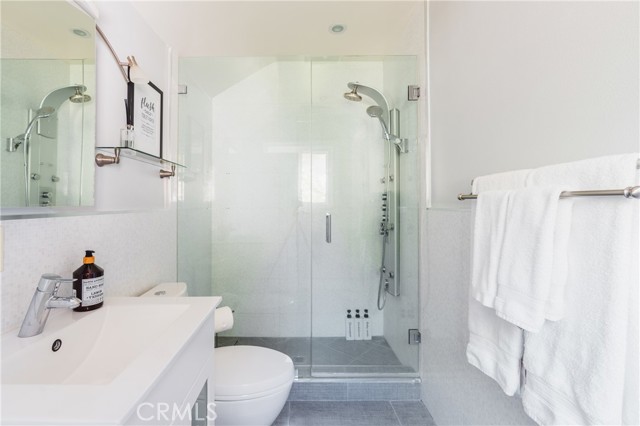 Detail Gallery Image 26 of 36 For 21793 Planewood Dr, Woodland Hills,  CA 91364 - 4 Beds | 3/1 Baths