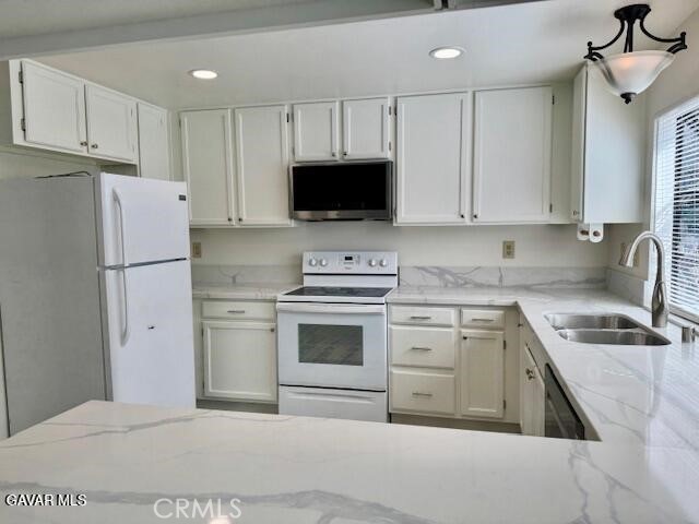 Detail Gallery Image 8 of 39 For 44128 Fine Cir, Lancaster,  CA 93536 - 4 Beds | 3 Baths