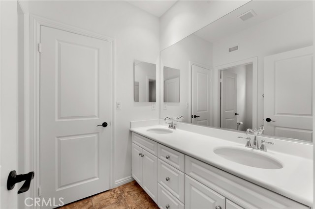 3943 E Lindenwood Drive, Ontario CA: https://media.crmls.org/medias/3d07ec6c-e0ec-48c0-9e02-9b123ba24ac5.jpg