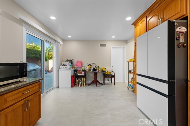 Detail Gallery Image 12 of 46 For 520 S Adria St, Anaheim,  CA 92802 - 4 Beds | 2 Baths
