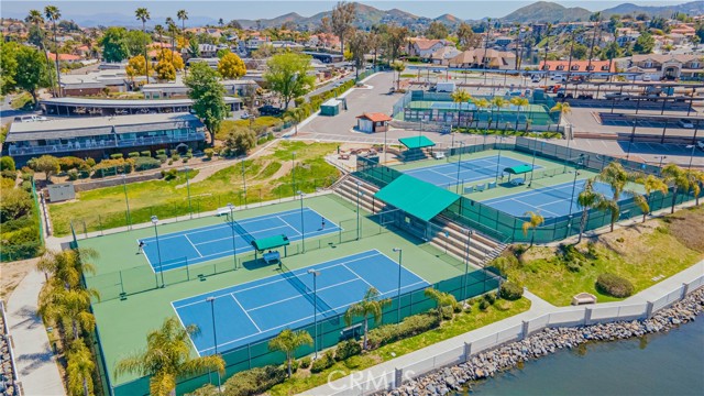 23825 N Canyon Lake Drive, Canyon Lake CA: https://media.crmls.org/medias/3d09b74b-a0e9-46f3-9c71-87254d2e4176.jpg