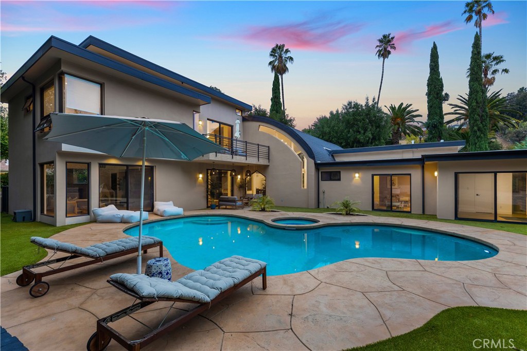 4415 Vanalden Avenue