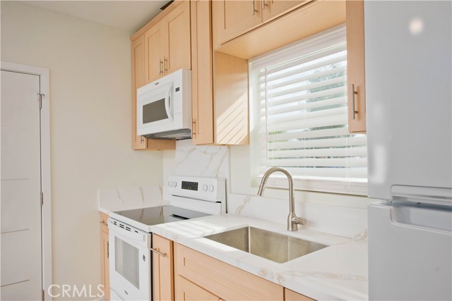 Detail Gallery Image 9 of 15 For 17416 Los Alimos St, Granada Hills,  CA 91344 - 1 Beds | 1 Baths