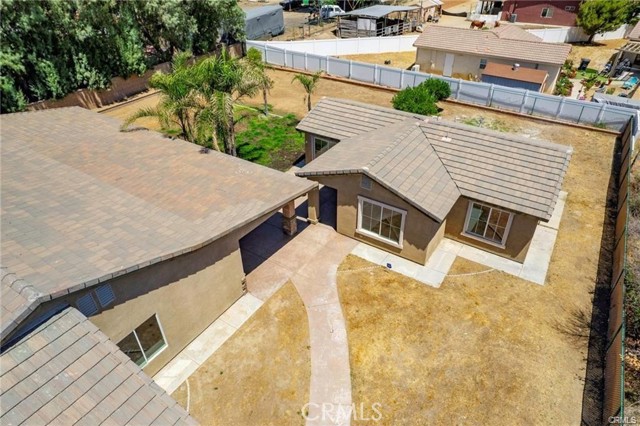 1037 Charles Street, Banning CA: https://media.crmls.org/medias/3d0b74fc-39eb-4084-ac79-a8ebea32d937.jpg