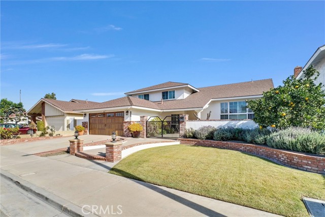 Detail Gallery Image 2 of 23 For 15552 Placid Cir, Huntington Beach,  CA 92647 - 5 Beds | 3 Baths