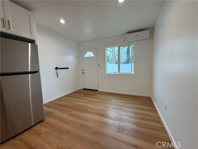 Detail Gallery Image 6 of 14 For 6440 Jumilla #1/2,  Woodland Hills,  CA 91367 - 1 Beds | 1 Baths