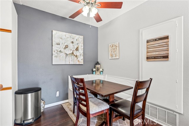 Detail Gallery Image 5 of 21 For 27620 Susan Beth Way #B,  Saugus,  CA 91350 - 2 Beds | 1 Baths