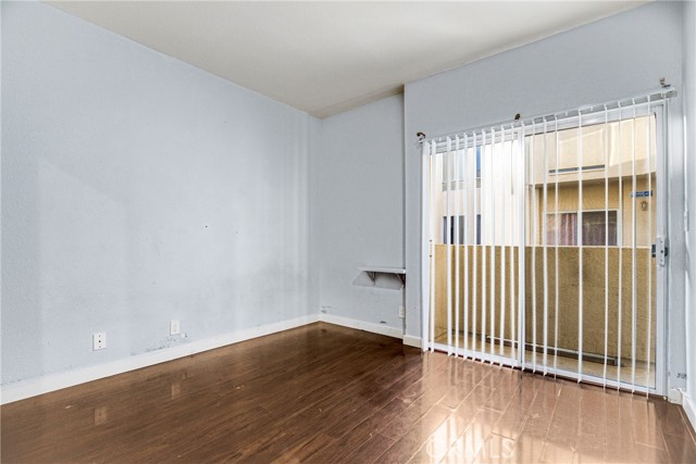 19350 Sherman Way, Reseda CA: https://media.crmls.org/medias/3d0eabf3-2b06-4599-8196-0a880416cb44.jpg