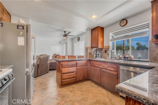 Detail Gallery Image 9 of 38 For 1741 Mojave View Cir, Corona,  CA 92882 - 3 Beds | 2/1 Baths