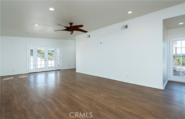 10161 Foothill Boulevard, Sylmar CA: https://media.crmls.org/medias/3d0f3142-3820-48d6-8184-10783bdc7981.jpg