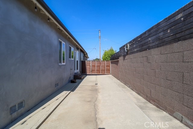 13917 Truro Avenue, Hawthorne CA: https://media.crmls.org/medias/3d10164b-5cf7-408e-84ad-f9f9c442c364.jpg