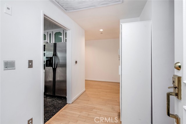1401 S Bentley Avenue, Los Angeles CA: https://media.crmls.org/medias/3d104502-83ef-406f-8f11-a635c4d4a429.jpg