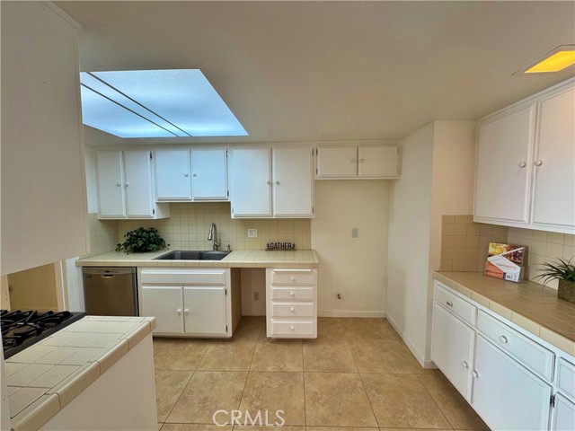 Detail Gallery Image 21 of 50 For 4177 Manhattan Beach Blvd., Lawndale,  CA 90260 - 3 Beds | 3 Baths