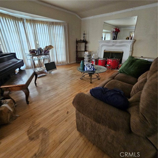 Detail Gallery Image 3 of 25 For 3712 Wellington Rd, Los Angeles,  CA 90016 - 4 Beds | 3 Baths