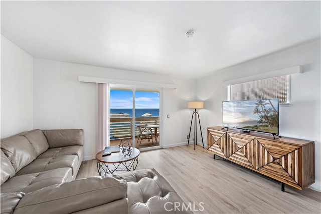 Detail Gallery Image 3 of 11 For 691 Sleepy Hollow Ln, Laguna Beach,  CA 92651 - 1 Beds | 1 Baths