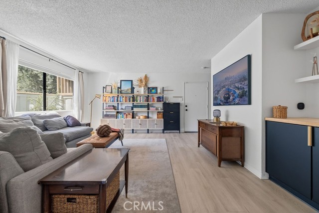 Detail Gallery Image 8 of 41 For 10139 Arleta Ave #2, Arleta,  CA 91331 - 3 Beds | 3 Baths