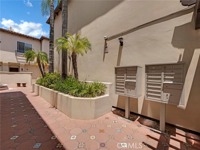 5753 White Oak Avenue, Encino CA: https://media.crmls.org/medias/3d128bd1-1787-427a-b291-6d2764a68cb7.jpg