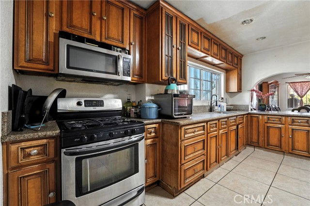 6178 Roy Street, Los Angeles CA: https://media.crmls.org/medias/3d12a7ed-dedb-4ff4-92a0-98e4ddde24e6.jpg