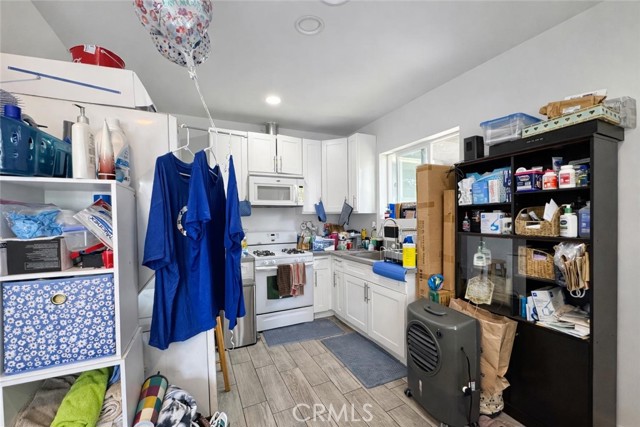 Detail Gallery Image 16 of 26 For 161 W Harcourt St, Long Beach,  CA 90805 - – Beds | – Baths