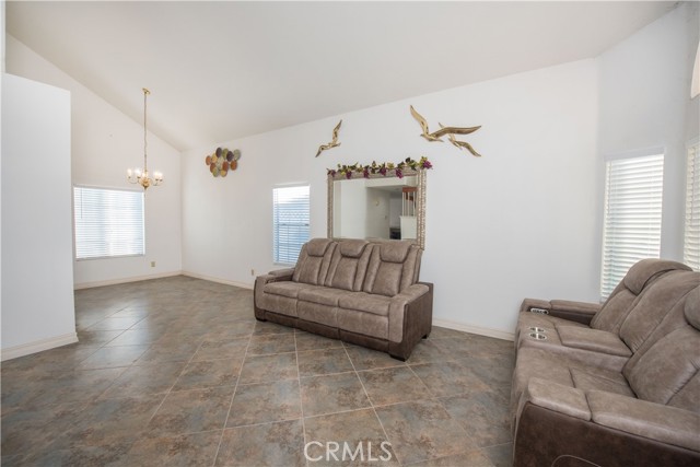 Detail Gallery Image 3 of 38 For 1741 Mojave View Cir, Corona,  CA 92882 - 3 Beds | 2/1 Baths