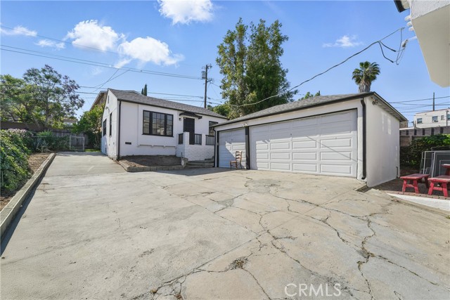 1327 S Burnside Avenue, Los Angeles CA: https://media.crmls.org/medias/3d1399e9-9e73-45aa-8ce4-94488fb1b3a2.jpg