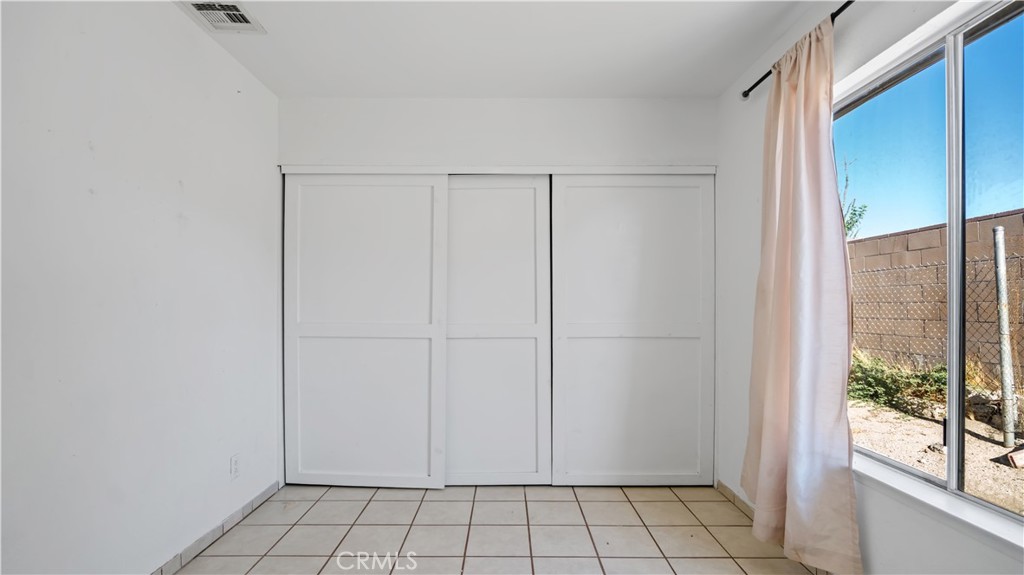 https://media.crmls.org/medias/3d13cd1c-1ba5-4ee2-8419-eaa43037d280.jpg?preset=X-Large