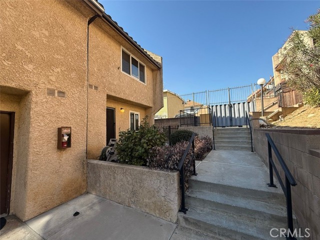 Detail Gallery Image 5 of 25 For 5036 Echo St #37,  Los Angeles,  CA 90042 - 2 Beds | 1/1 Baths