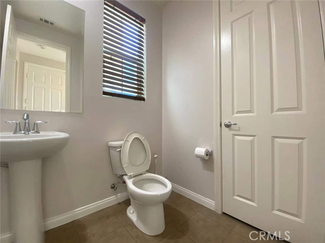 Detail Gallery Image 11 of 17 For 3031 E via Corvina, Ontario, Ontario,  CA 91764 - 4 Beds | 2/1 Baths