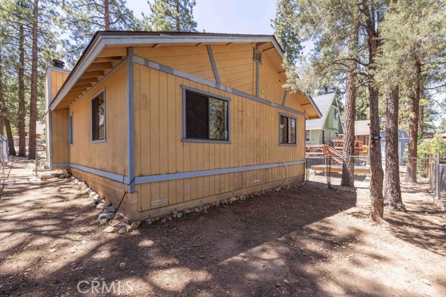 1178 Pine Ridge Lane, Big Bear City CA: https://media.crmls.org/medias/3d15c1c1-5078-4b75-adbc-9f28d02549b5.jpg