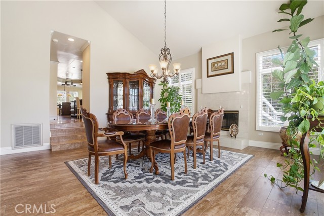 Detail Gallery Image 17 of 69 For 27139 Crystal Springs, Canyon Country,  CA 91387 - 4 Beds | 2/1 Baths