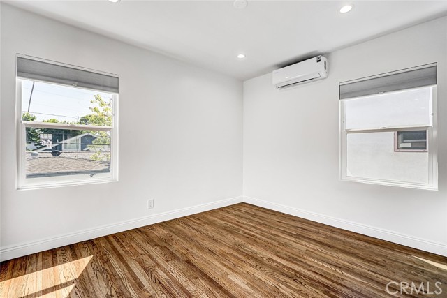 Detail Gallery Image 23 of 38 For 3010 Laurel Ave, Manhattan Beach,  CA 90266 - 4 Beds | 2 Baths
