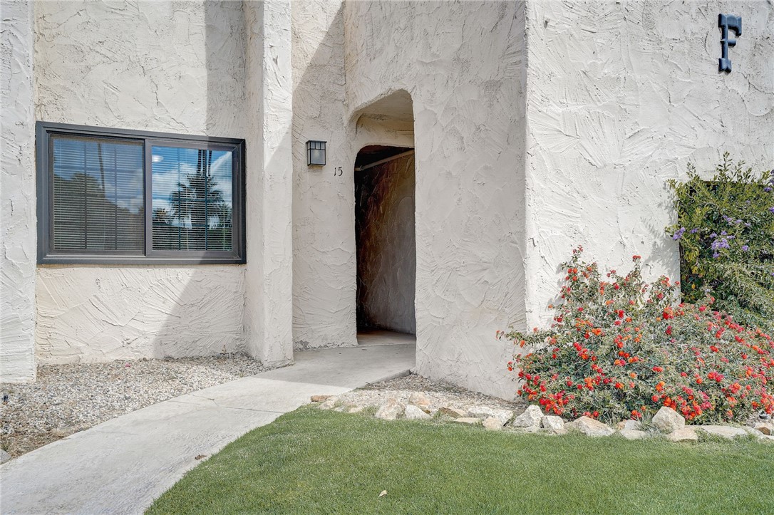 Detail Gallery Image 2 of 25 For 5300 E Waverly Dr #F15,  Palm Springs,  CA 92264 - 1 Beds | 1/1 Baths