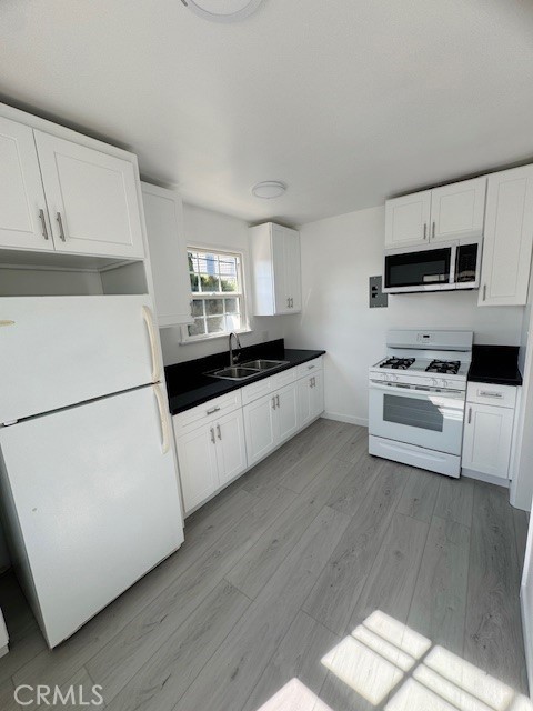 4147 1/2 Warner Boulevard, Burbank CA: https://media.crmls.org/medias/3d1682e7-885c-4d00-9961-75ea960aebda.jpg