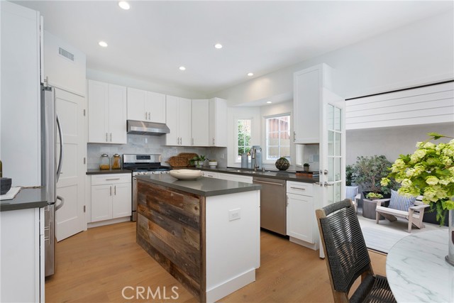 Detail Gallery Image 19 of 57 For 608 & 608 .5 Acacia Ave, Corona Del Mar,  CA 92625 - 5 Beds | 4 Baths