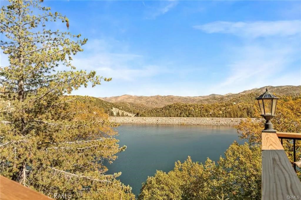 https://media.crmls.org/medias/3d17b716-3da4-42ae-8dd9-f91d8f098f69.jpg?preset=X-Large