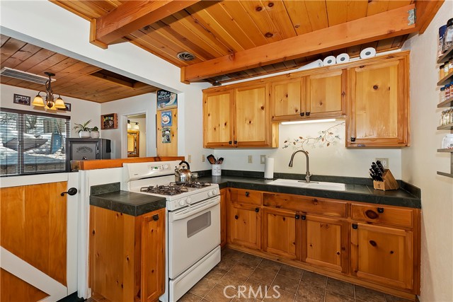 Detail Gallery Image 24 of 50 For 43453 Sand Canyon Rd, Big Bear Lake,  CA 92315 - 2 Beds | 2 Baths