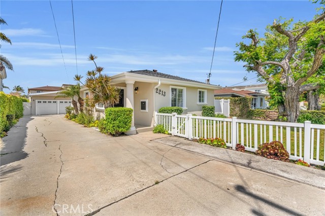 Detail Gallery Image 4 of 51 For 2213 Bataan Rd a,  Redondo Beach,  CA 90278 - 3 Beds | 2 Baths