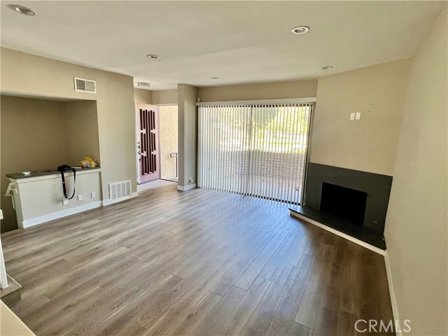 Detail Gallery Image 13 of 29 For 21730 Marylee St #27,  Woodland Hills,  CA 91367 - 3 Beds | 2/1 Baths