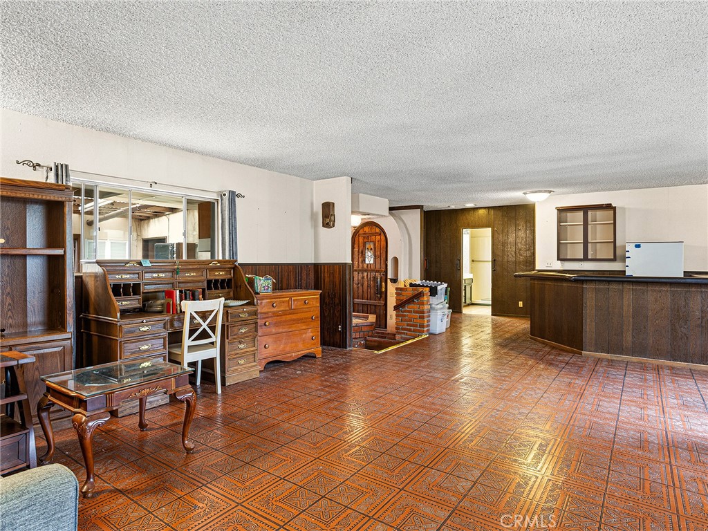 https://media.crmls.org/medias/3d18c528-7b68-4f53-a471-6b94f1f3e09b.jpg?preset=X-Large