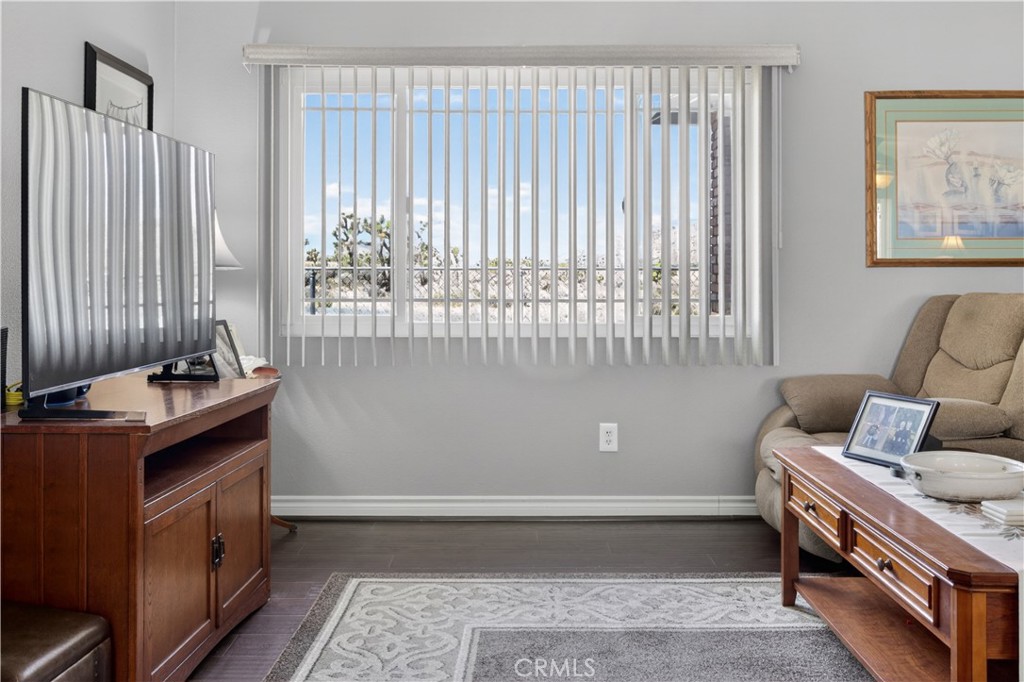 https://media.crmls.org/medias/3d199b64-74ca-47fb-972e-c0f8c70cb54e.jpg?preset=X-Large