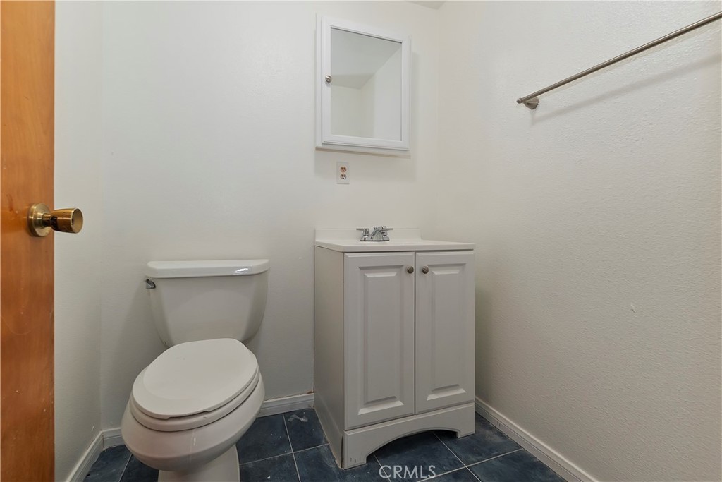 https://media.crmls.org/medias/3d1c2ff4-72fe-498c-97f7-d3ba7c2d4a3a.jpg?preset=X-Large